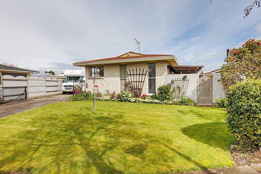 15 Grange Place, Milson, Palmerston North - Carousel 2