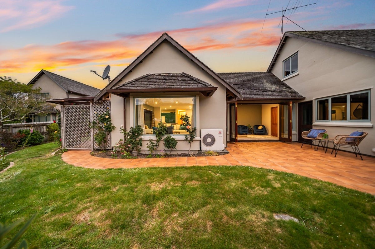3/3 Gard Street, Silverstream, Upper Hutt - Carousel 1