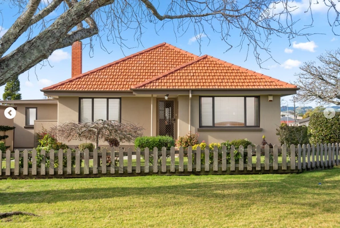 2 Pemberton Crescent, Greerton, Tauranga - Carousel 1