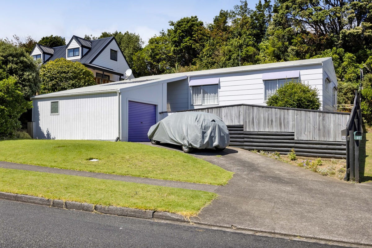 33 Herekawe Drive, Spotswood, New Plymouth - Carousel 1