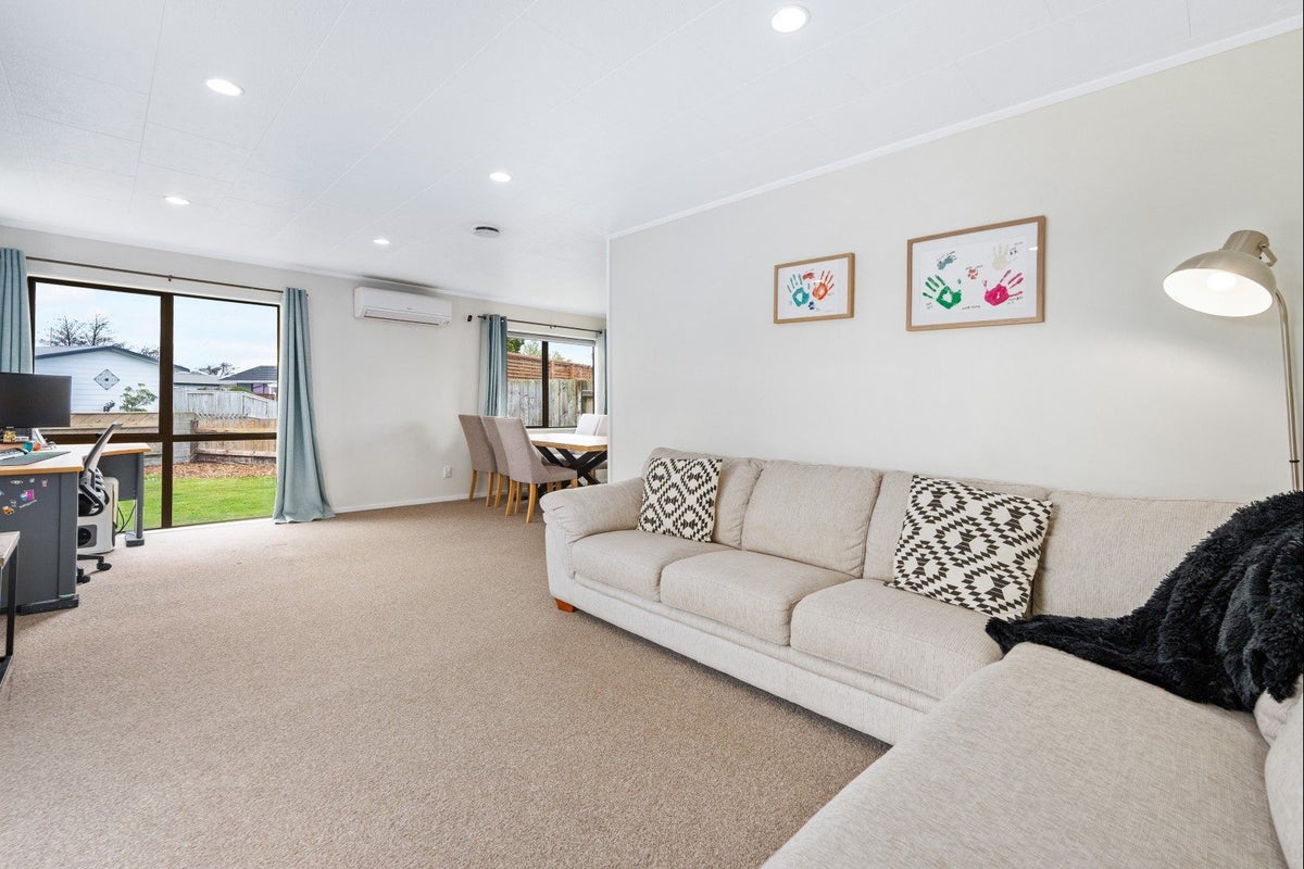 7 Cargill Grove, Kelvin Grove, Palmerston North - Carousel 2