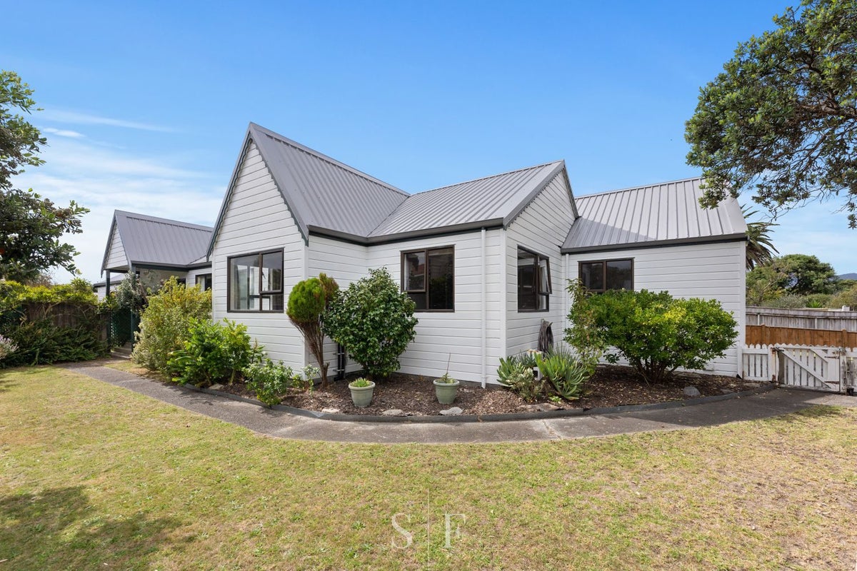 33 Olive Terrace, Paraparaumu Beach, Paraparaumu - Carousel 1