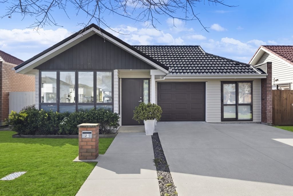 27 Tarapiroe Avenue, Takanini, Auckland - Carousel 1