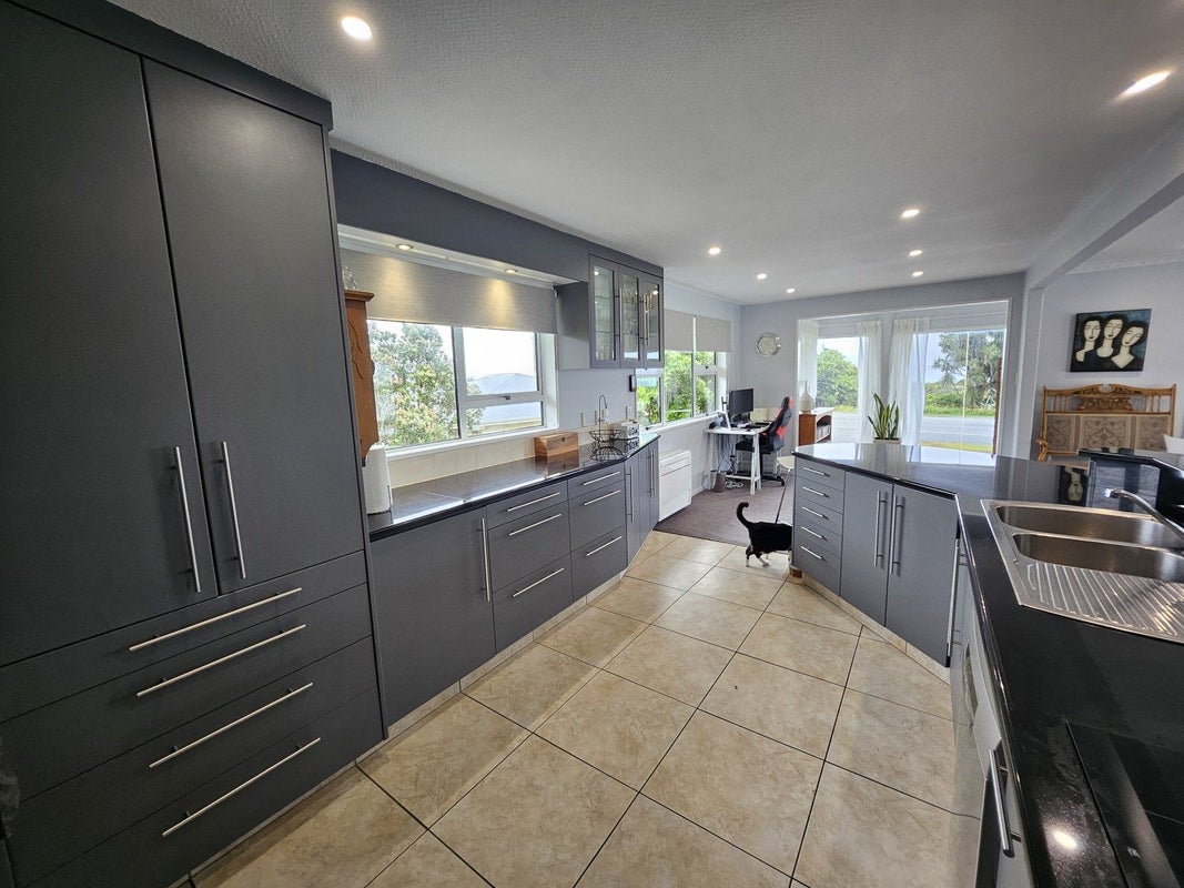 151 Main South Road, Karoro, Greymouth - Carousel 2