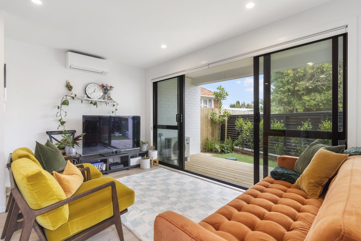 5/2 Riversdale Road, Avondale, Auckland - Carousel 2
