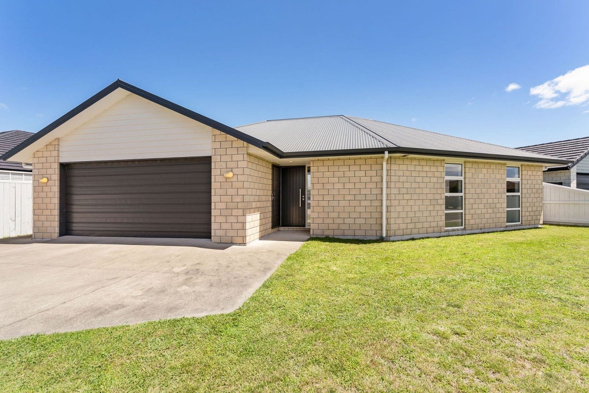 11 Te Kio Crescent, Papamoa Beach, Papamoa - Carousel 1