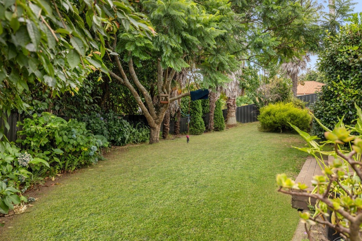 2 Portchester Close, Bethlehem, Tauranga - Carousel 1