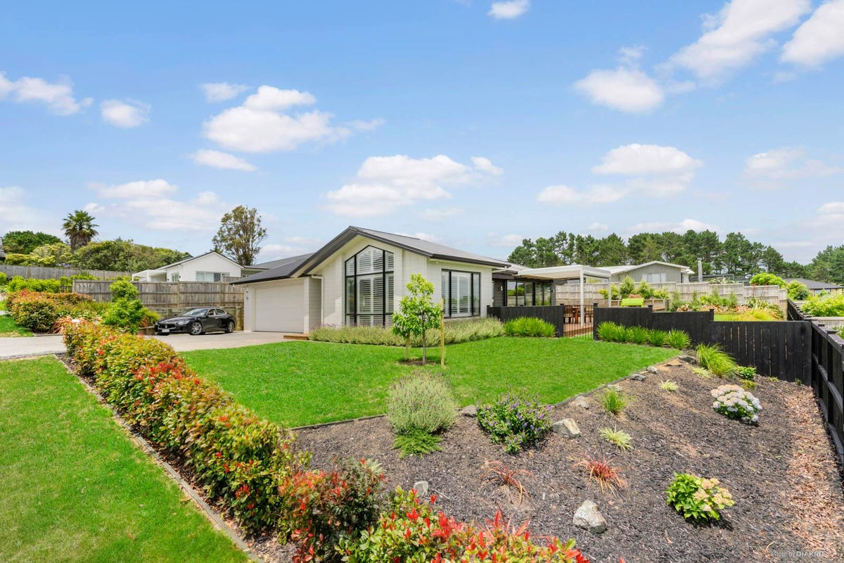 29 Motukaraka Drive, Beachlands, Auckland - Carousel 1