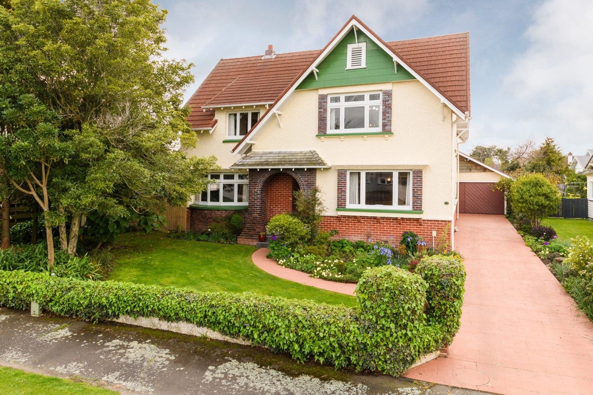 15 Annandale Avenue, Takaro, Palmerston North - Carousel 1