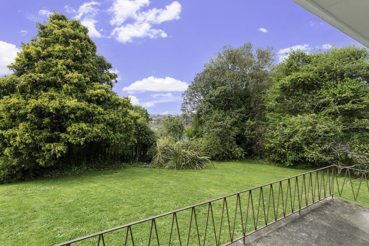 20 Acacia Crescent, Glenview, Hamilton - Carousel 2