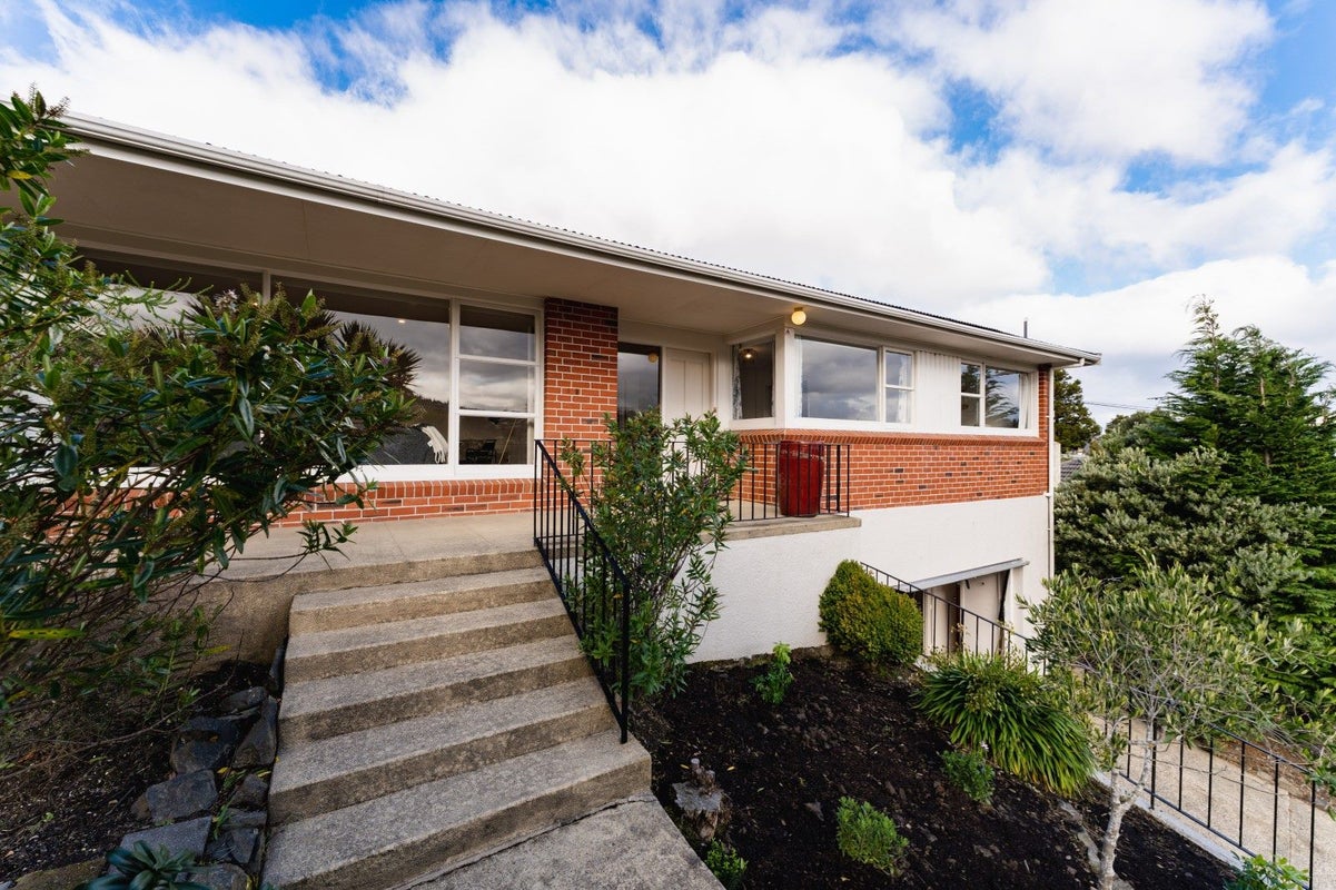 20 Upland Street, Helensburgh, Dunedin - Carousel 1