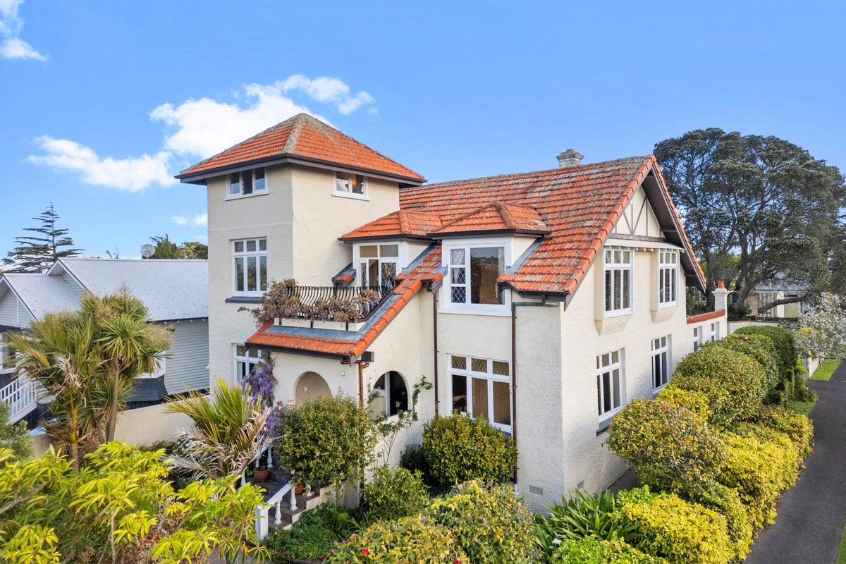 20 Taumata Road, Sandringham, Auckland - Carousel 2