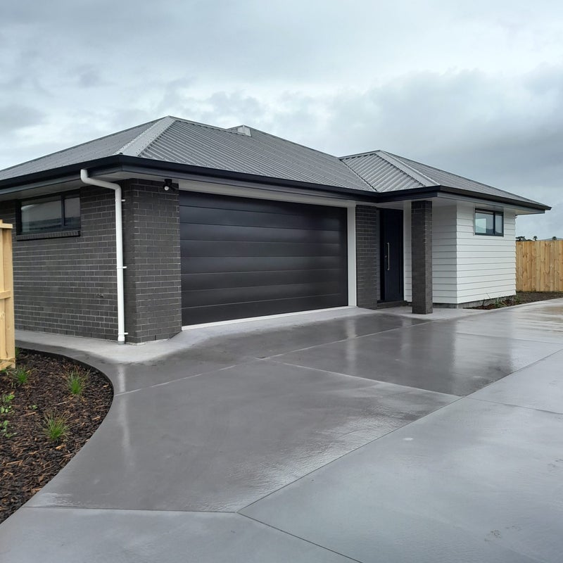 112 Kaurinui Crescent, One Tree Point - Carousel 1