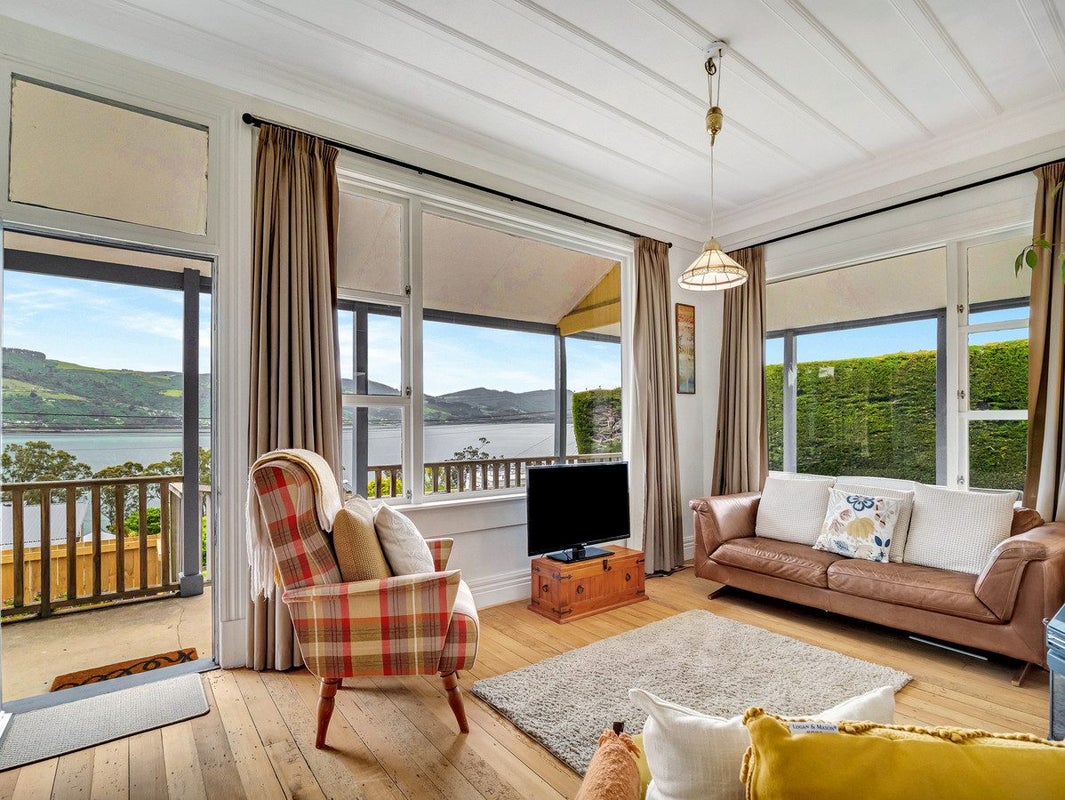 42 Marion Street, Macandrew Bay, Dunedin - Carousel 1