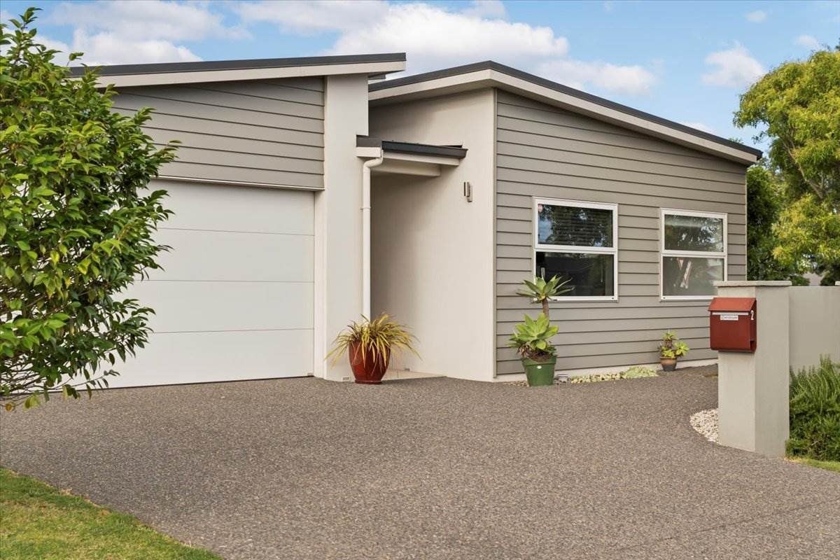 2 Ella Place, Papamoa Beach, Tauranga, Bay Of Plenty - Carousel 1
