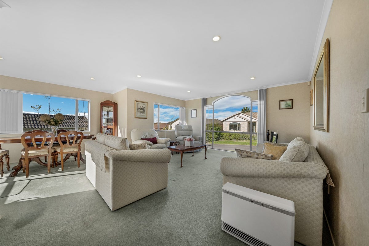 7 Amesbury Rise, Henderson, Auckland - Carousel 2