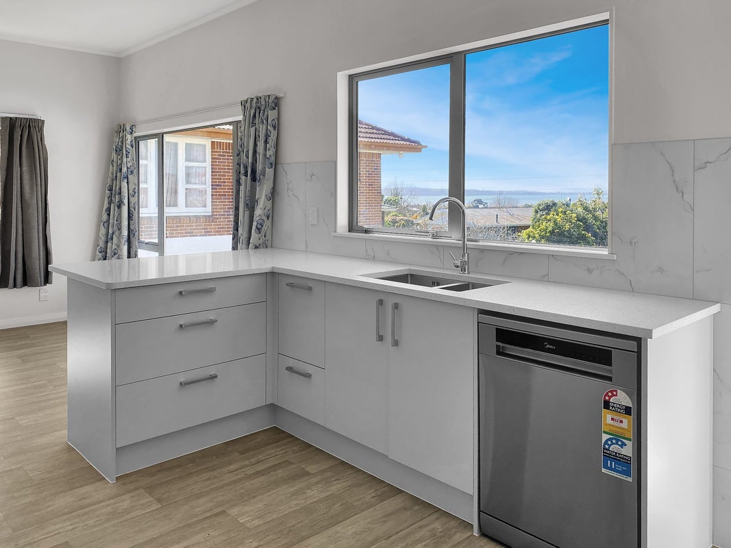 217 Te Atatu Road, Te Atatu South, Auckland - Carousel 2
