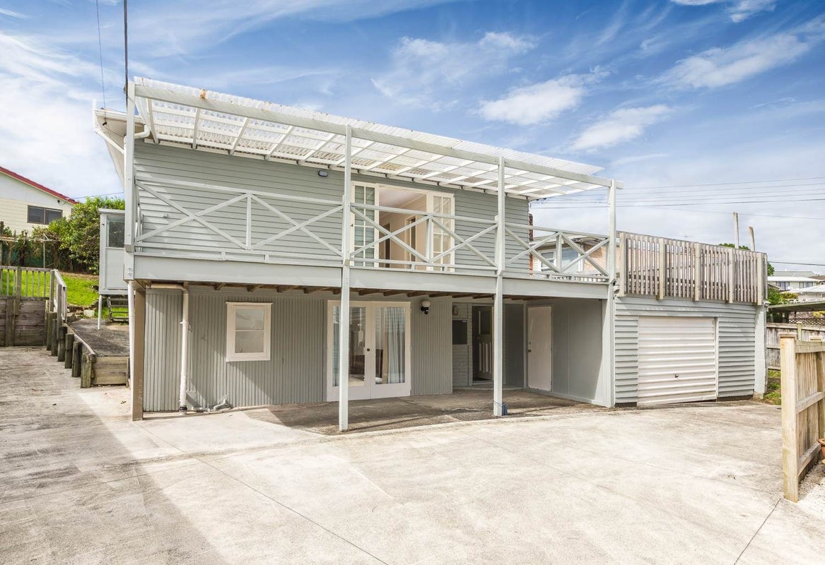 15A Sunnyfield Crescent, Glenfield, Auckland - Carousel 1