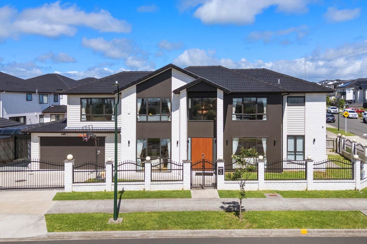 72 Charlestown Drive, Flat Bush, Auckland - Carousel 1