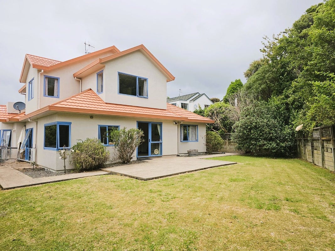 7 Lanyon Place, Whitby, Porirua - Carousel 1