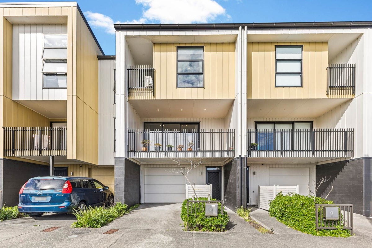 43 Bonnette Road, Flat Bush, Auckland - Carousel 1