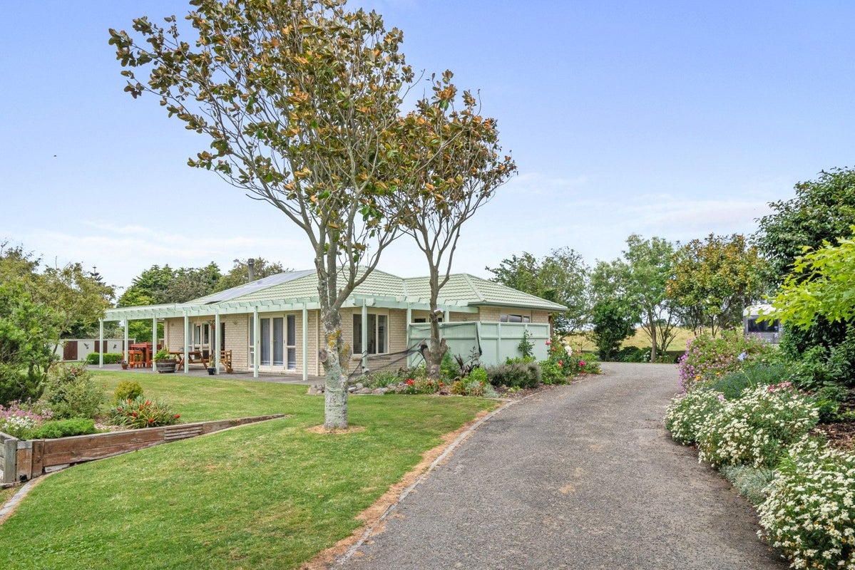 965 Koputaroa Road, Koputaroa, Levin - Carousel 1
