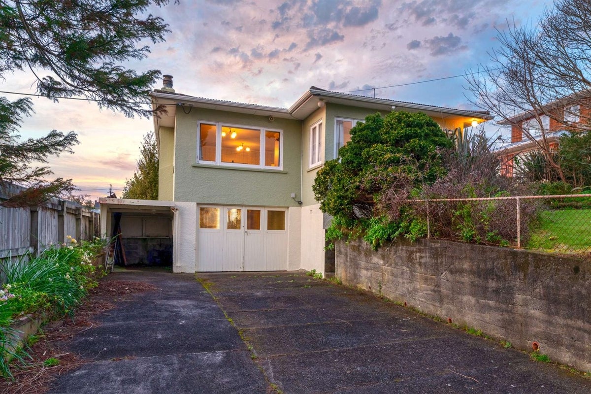 17 Routley Drive, Glen Eden, Auckland - Carousel 1