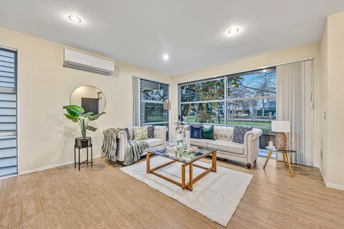 38 Kauri Drive, Takanini, Auckland - Carousel 2