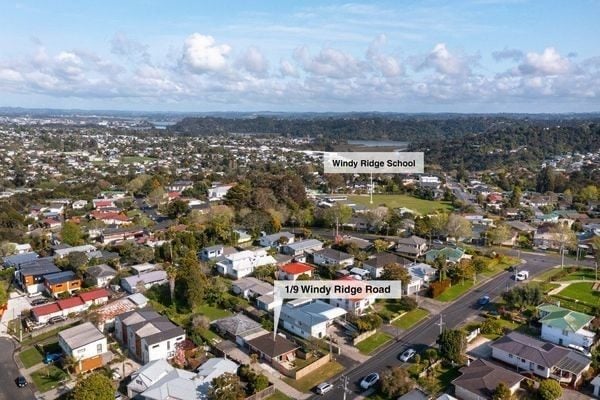 1/9 Windy Ridge Road, Glenfield, Auckland - Carousel 1