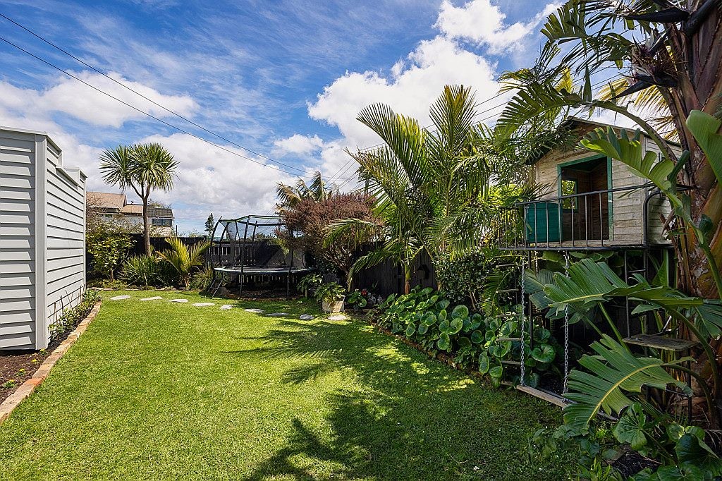 9 Seaview Terrace, Mount Albert, Auckland - Carousel 2