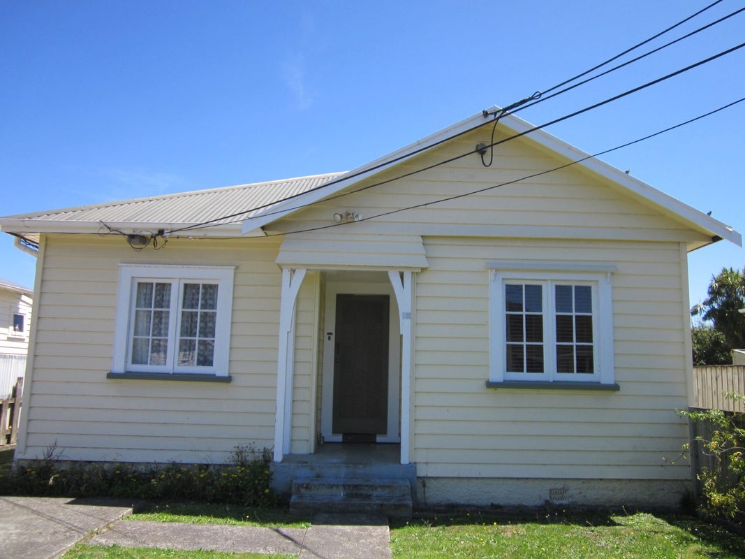 35 Awamutu Grove, Waiwhetu, Lower Hutt - Carousel 1