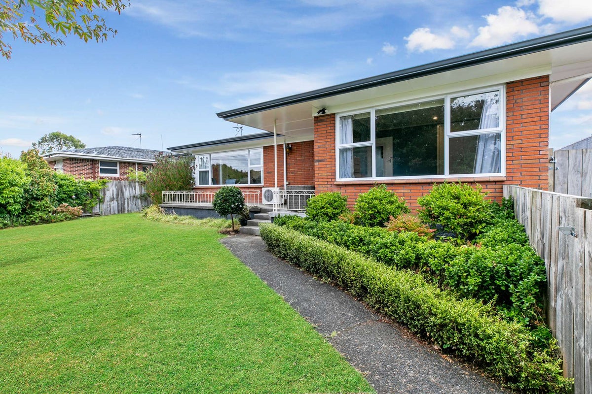 16 Springfield Crescent, Enderley, Hamilton - Carousel 1
