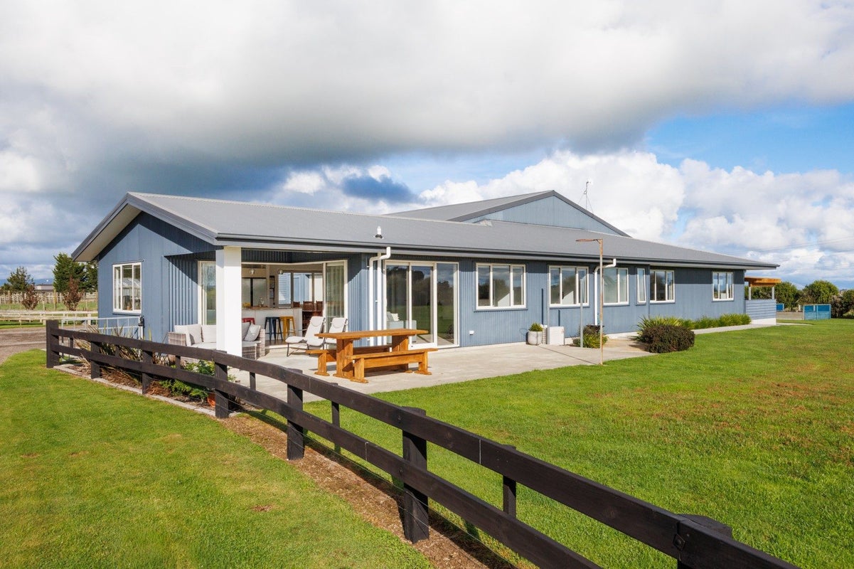 106 Reid Line, AORANGI, FEILDING - Carousel 2