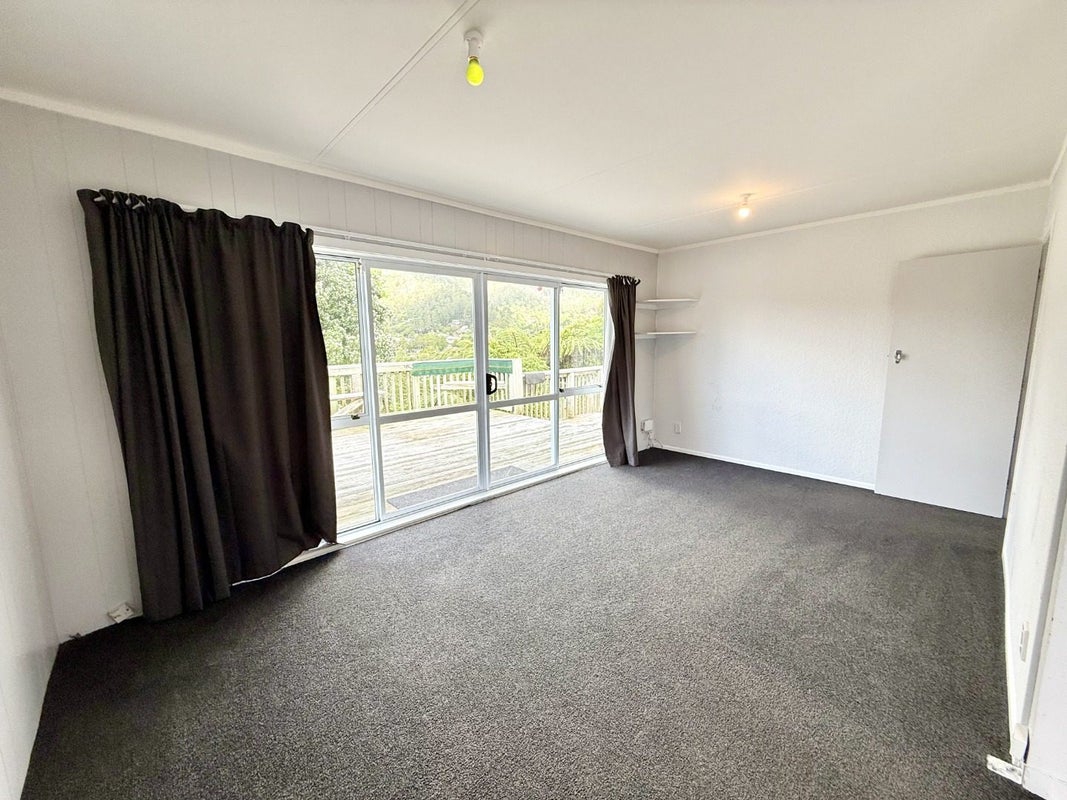 17 Amundsen Grove, Stokes Valley, Lower Hutt - Carousel 2