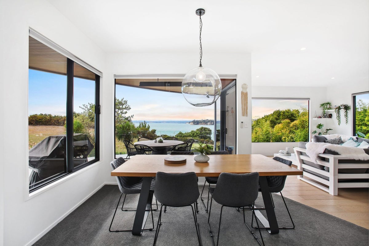 162A Clovelly Road, Bucklands Beach, Auckland - Carousel 1