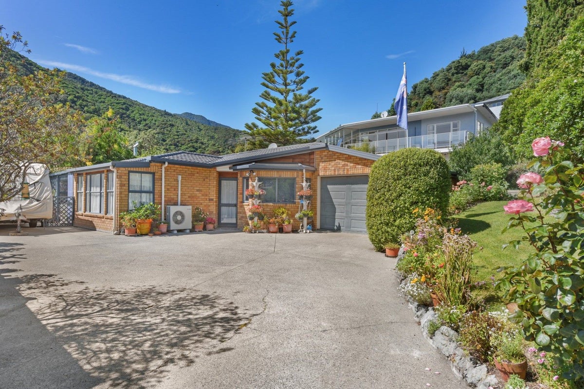 58 York Street, Picton - Carousel 1