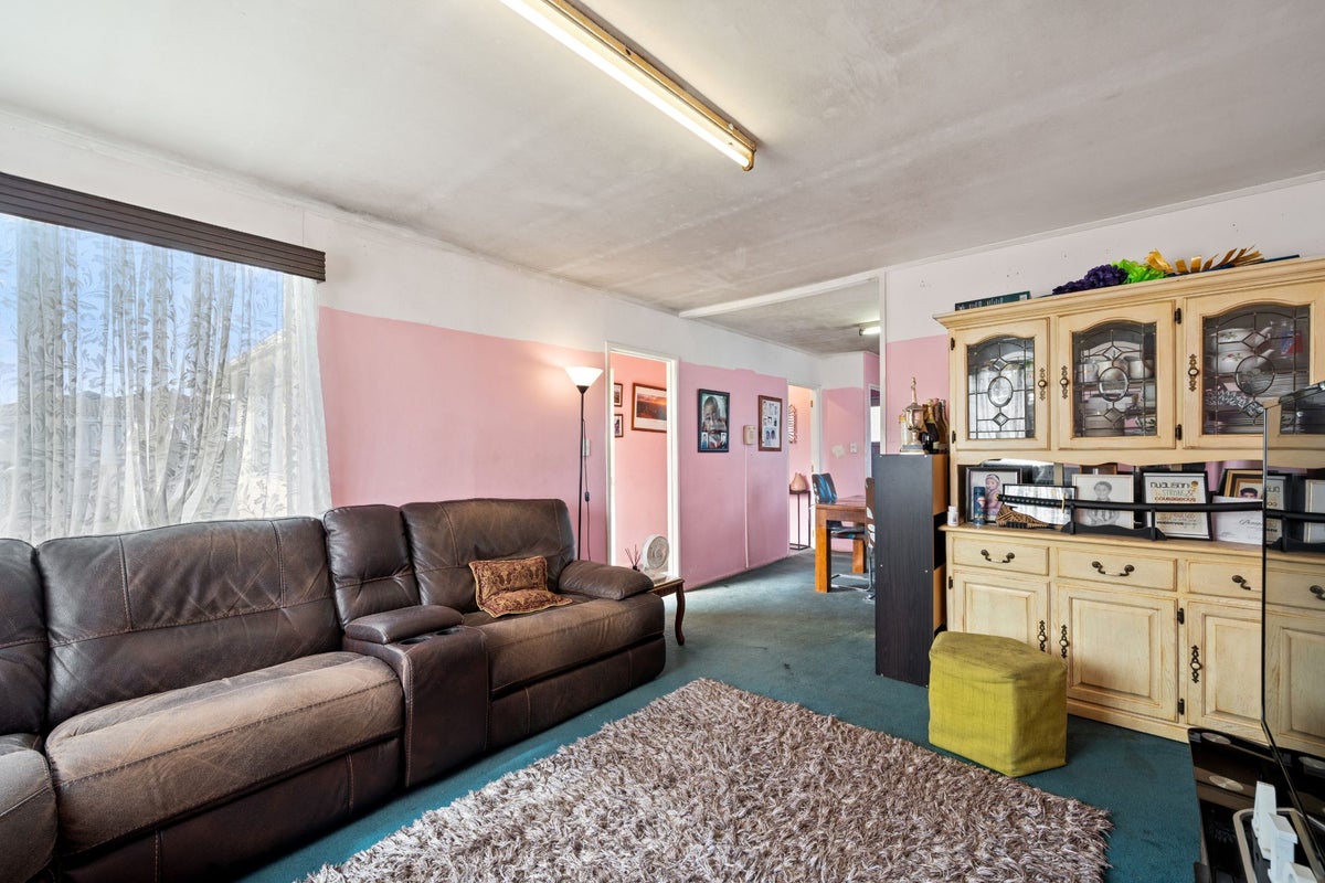 24 Dissmeyer Drive, Clover Park, Auckland - Carousel 2