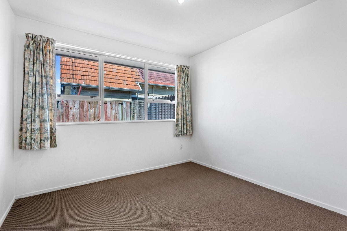 2/110 Caledonian Road, St Albans, Christchurch - Carousel 12