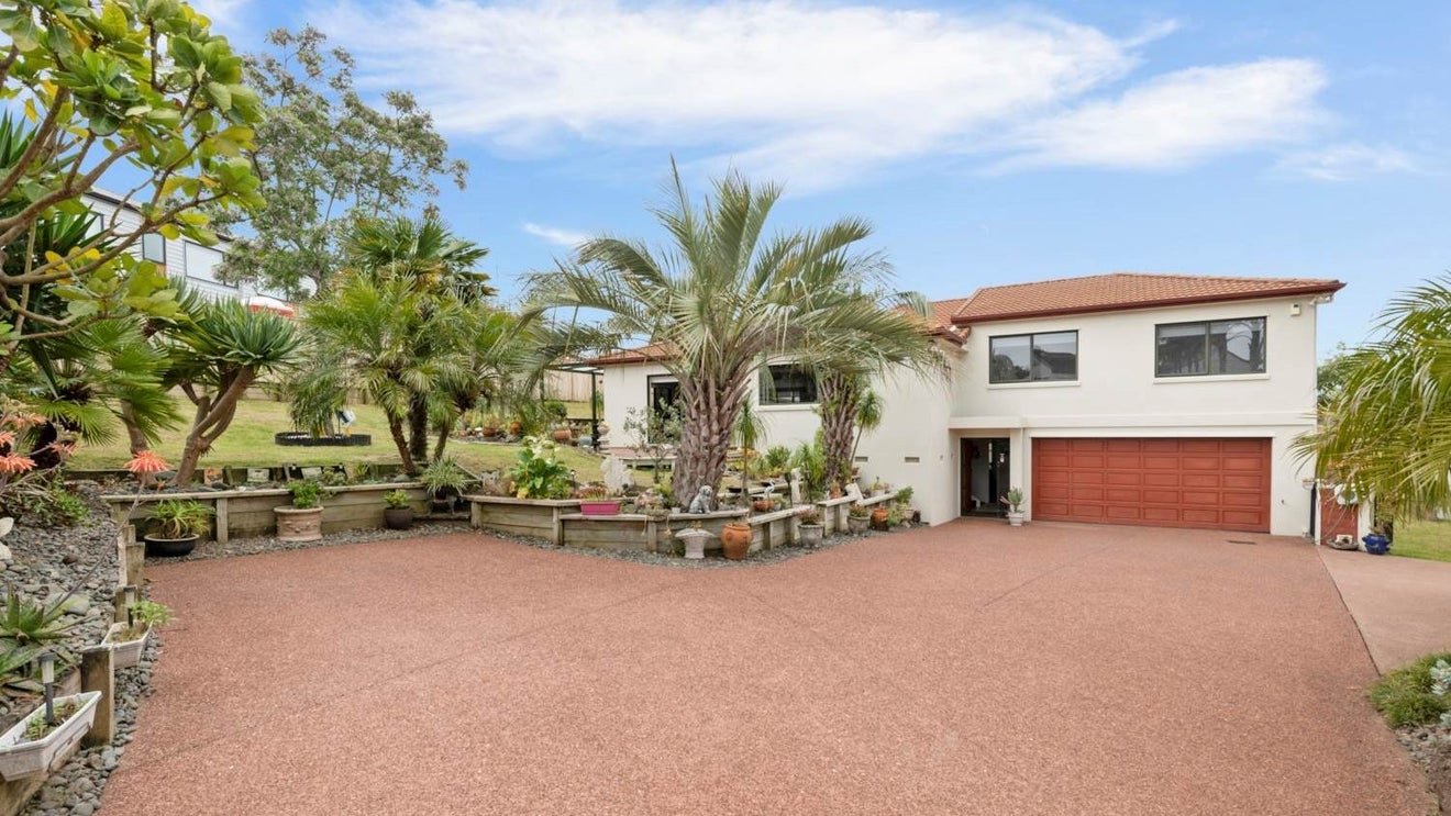 37 Hogarth Rise, West Harbour, Auckland - Carousel 1