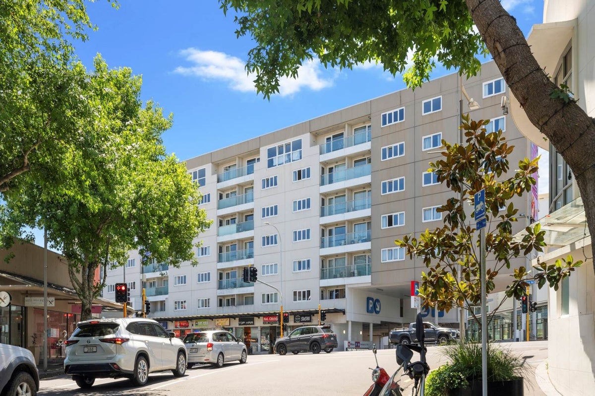 305/26 Remuera Road, Newmarket, Auckland - Carousel 1