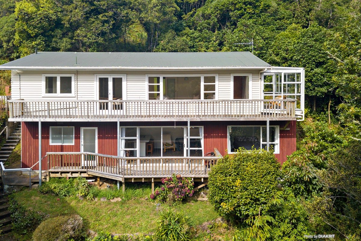 11 Churchill Drive, Wilton, Wellington - Carousel 1