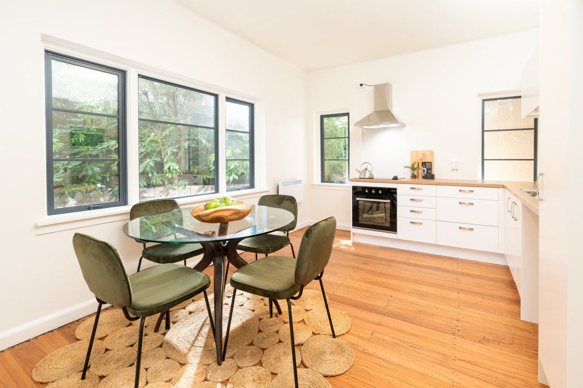 2/127 Molesworth Street, Thorndon, Wellington - Carousel 2