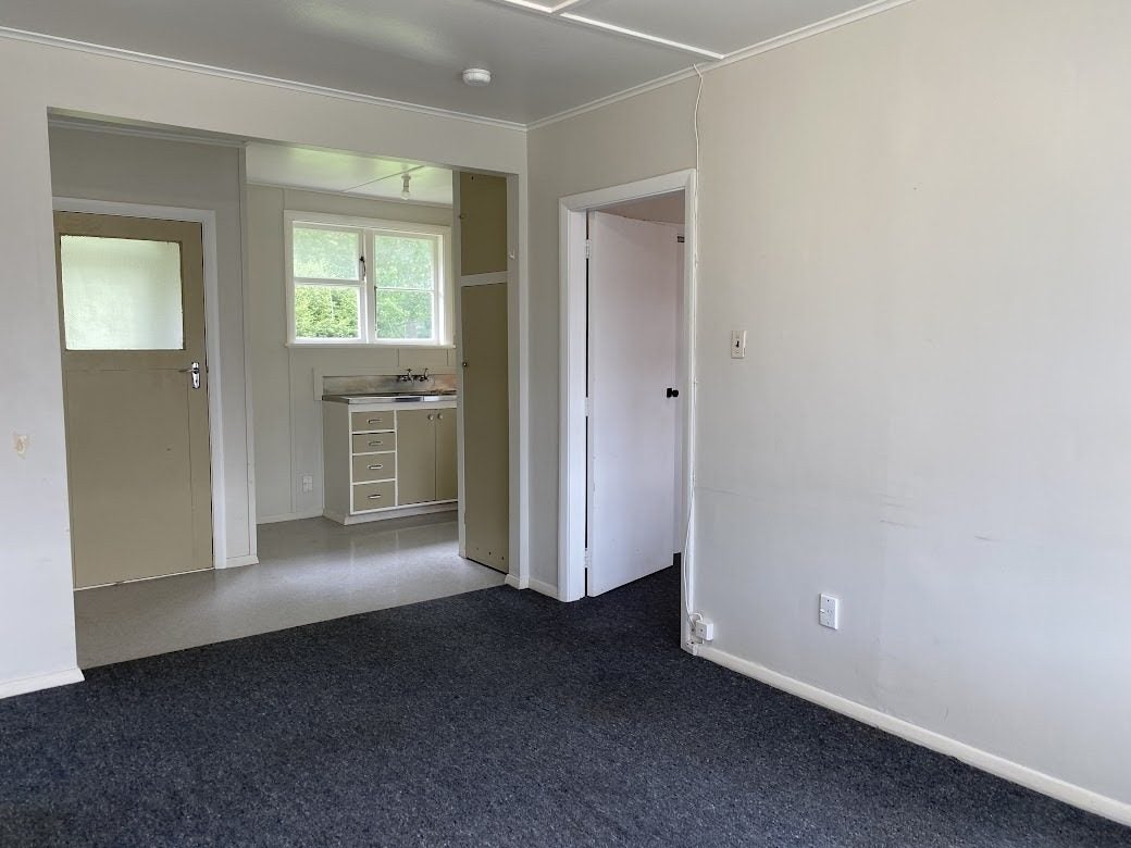 90 Strand Crescent, Naenae, Lower Hutt - Carousel 2