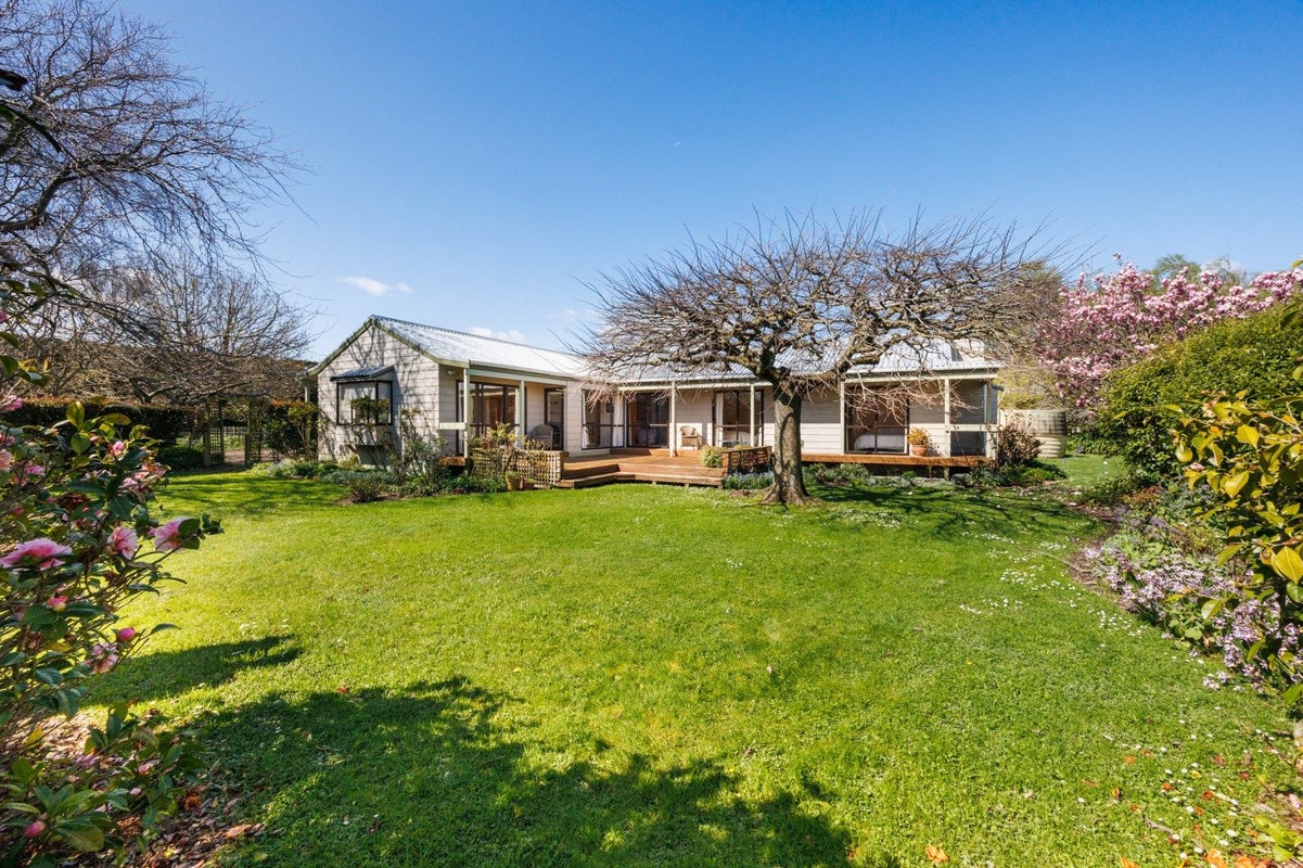 136 Newbury Line, Newbury, Palmerston North - Carousel 1