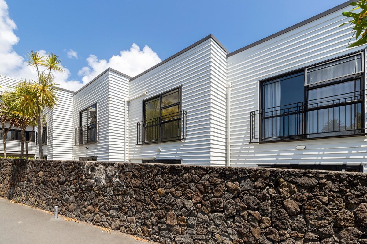 2C Wilton Street, Grey Lynn, Auckland - Carousel 1