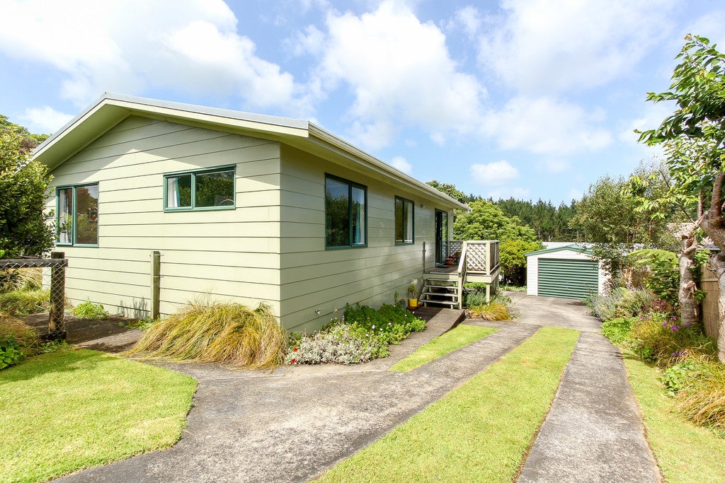8 Hobart Drive, Spotswood, New Plymouth - Carousel 1