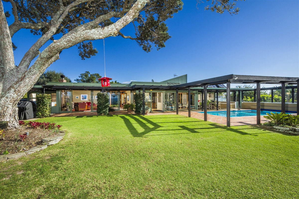 275 Beach Road, Campbells Bay, Auckland - Carousel 2