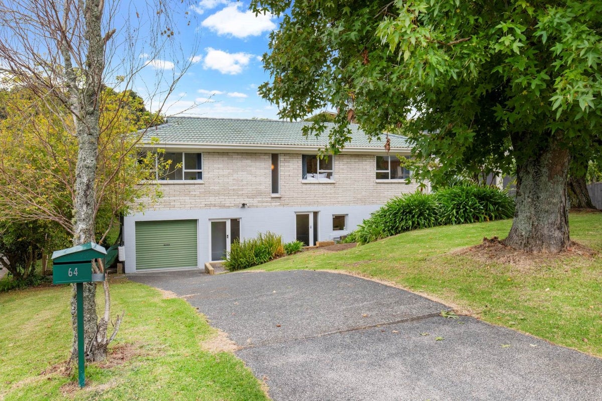 64 Finnerty Avenue, Howick, Auckland - Carousel 2