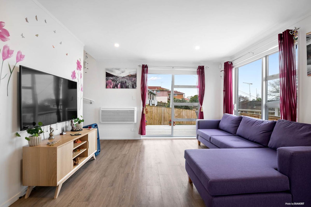 9 Kaneke Place, Glen Eden, Auckland - Carousel 2