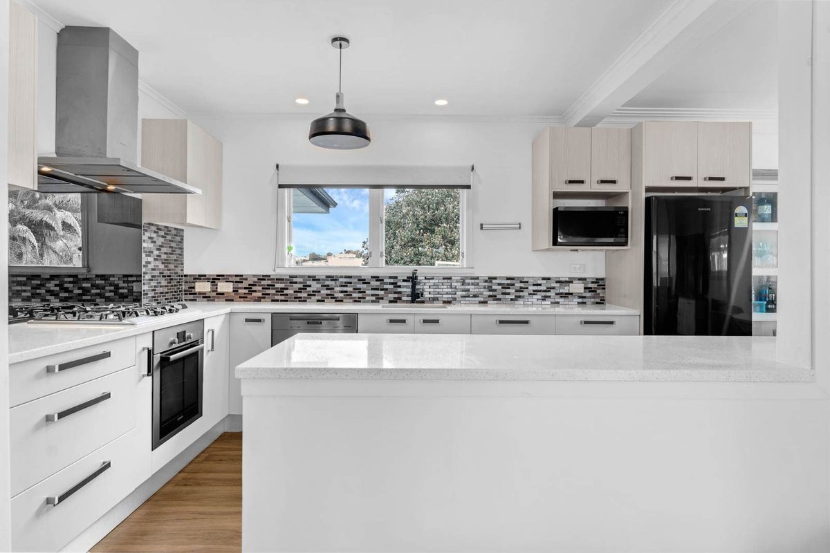 34 Sunrise Avenue, Mairangi Bay, Auckland - Carousel 2
